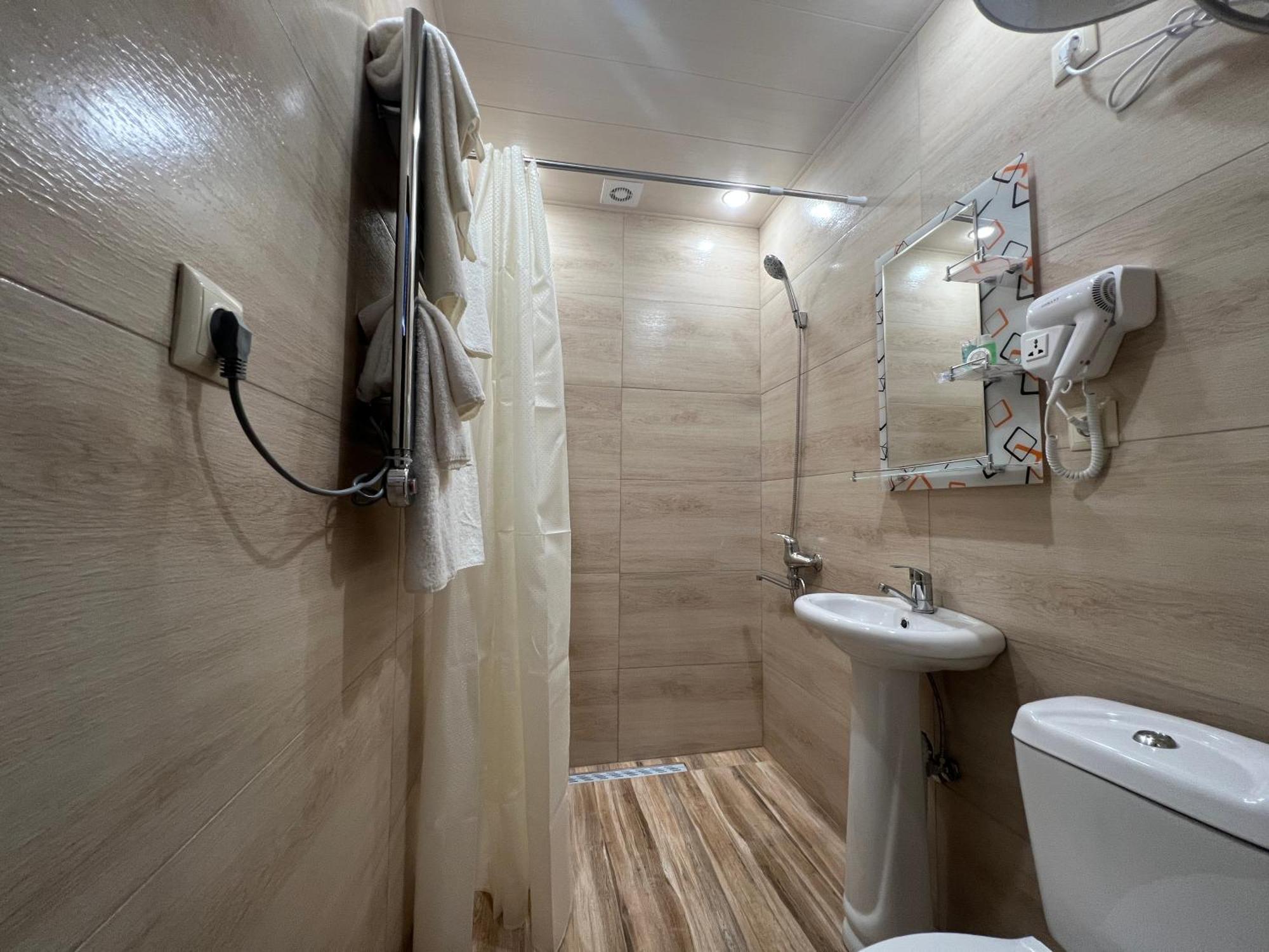 Maru House Hotel Dilisan Kültér fotó
