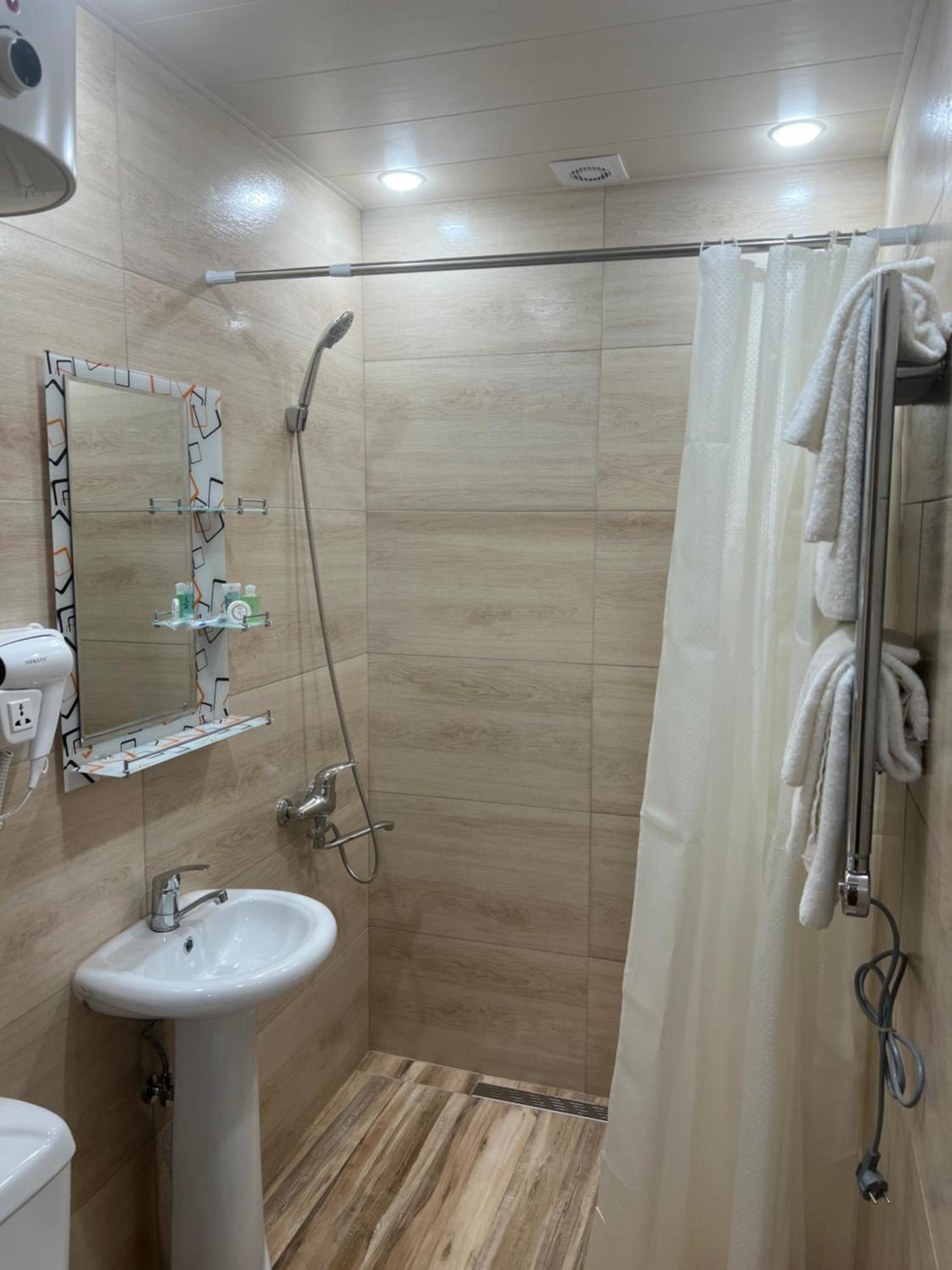 Maru House Hotel Dilisan Kültér fotó