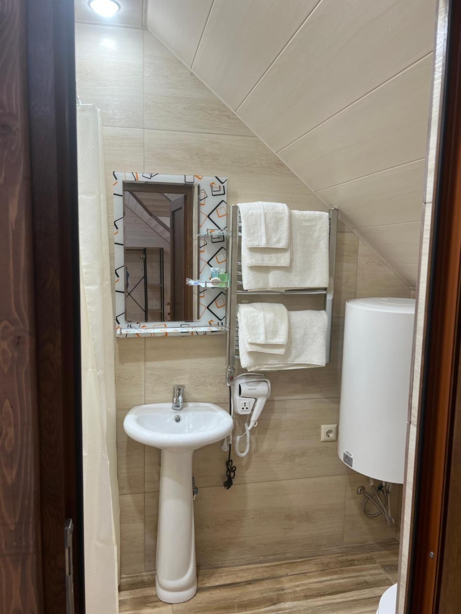 Maru House Hotel Dilisan Kültér fotó