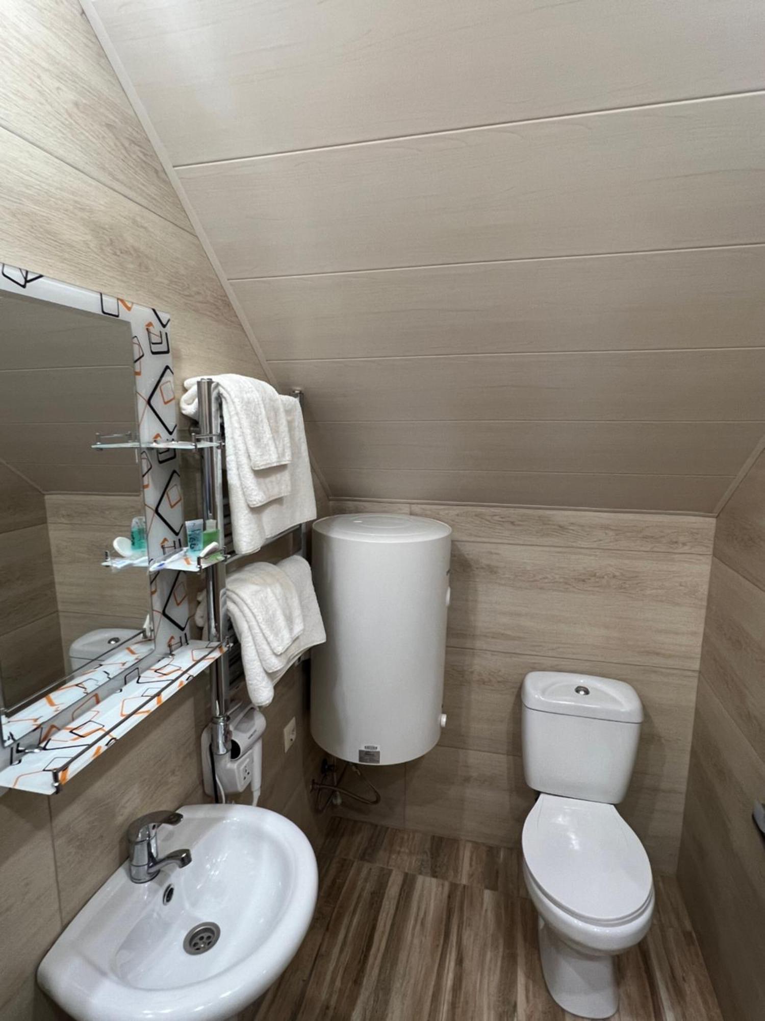 Maru House Hotel Dilisan Kültér fotó